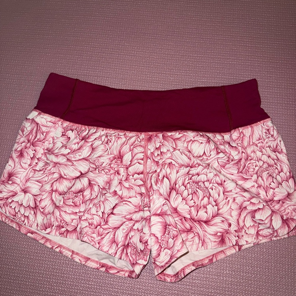 Lululemon Run Times Short  Floral Bloom White Star Ruby/Star Ruby size 4